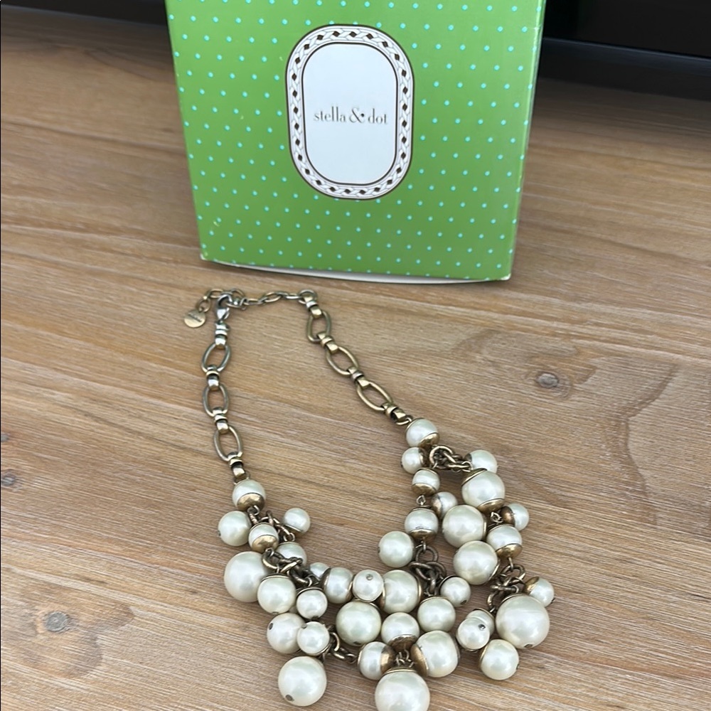 Stella & Dot Daphne Pearl Cluster Necklace